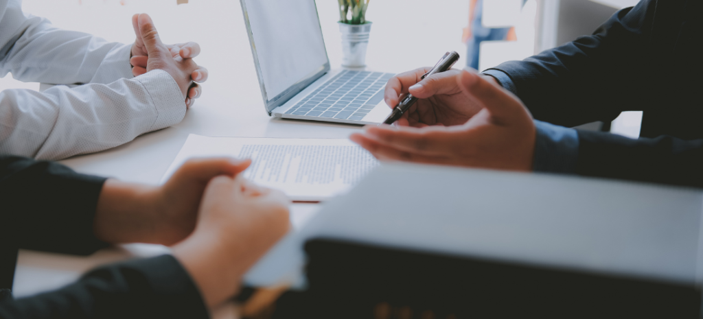 Understanding the Differences Between FCA-Regulated and Non-Regulated Brokers