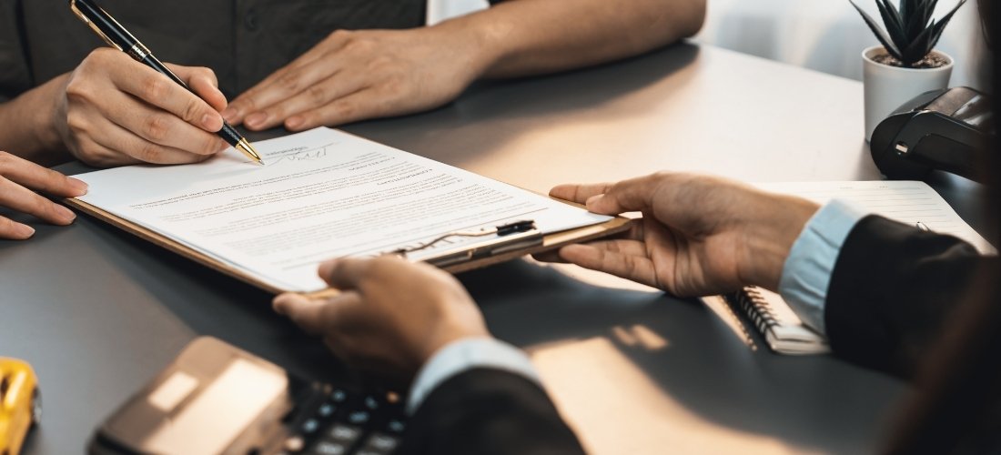 Should You Finance Equipment or Lease? Pros and Cons for UK Businesses