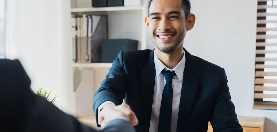 businessman-shaking-hands-in-agreement